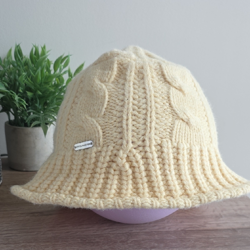 Steve Madden Cream Cable Knit Hat